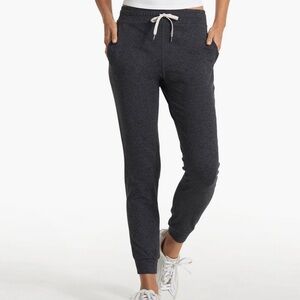 Vuori performance joggers dream knit charcoal heather size small